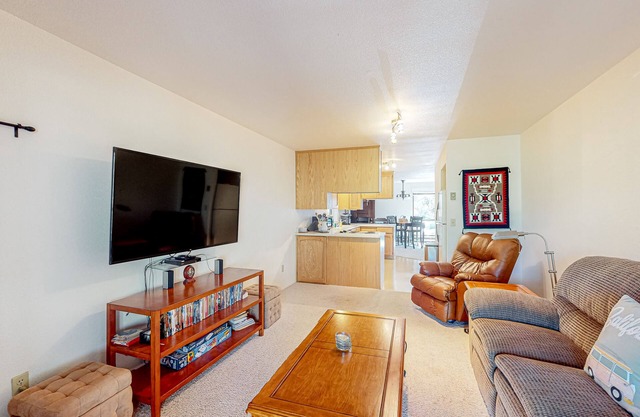 Beautiful home on golf course with fireplace, pool, enclosed patio, W/D, & WiFi