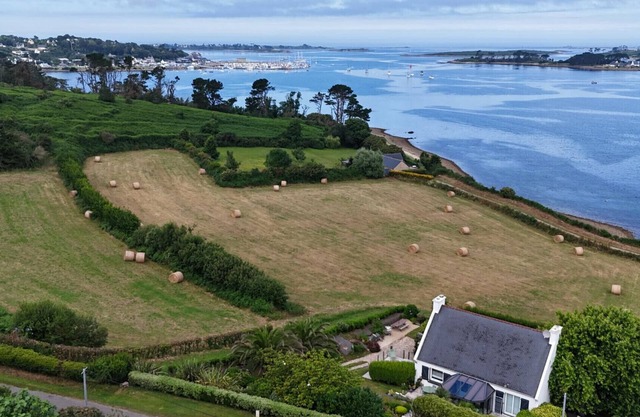 Beautiful house with incredible sea view over Aber Wrach
