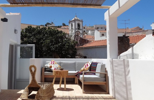 Beautiful house with roof terrace in old town of Odeceixe