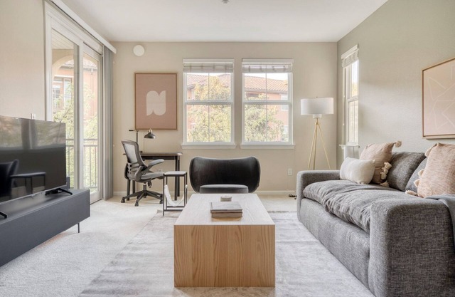 Beautiful Los Gatos 2BR w/Gym, W/D & A/C, nr Creek trail, by Blueground