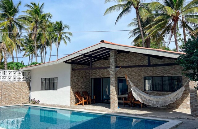 Beautiful modern tropical beach home + pool - steps away from ocean!