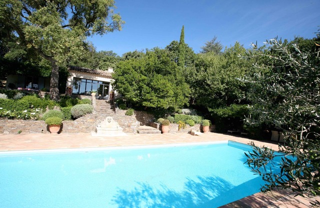 Beautiful Mini-Estate with Boules, Tennis, Large Pool with Vineyard Vews