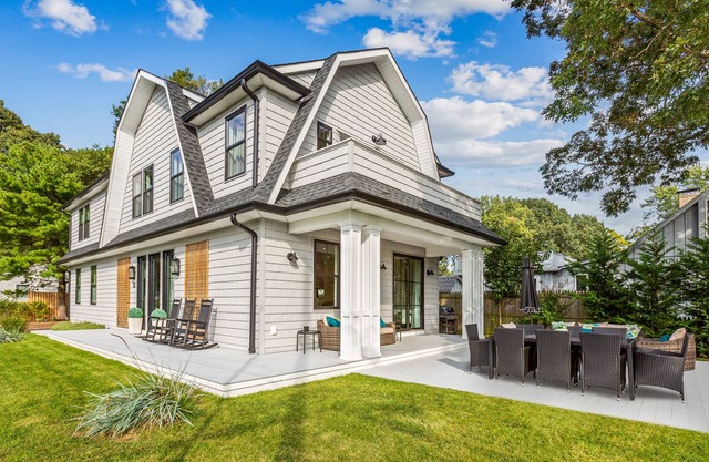 Beautiful "new construction" Beach House just one mile to popular beaches.