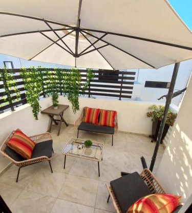 Beautiful new house with pool club