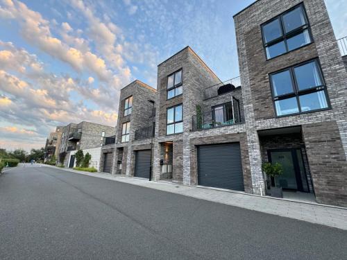 Beautiful Newbuild 5 bedroom Town House