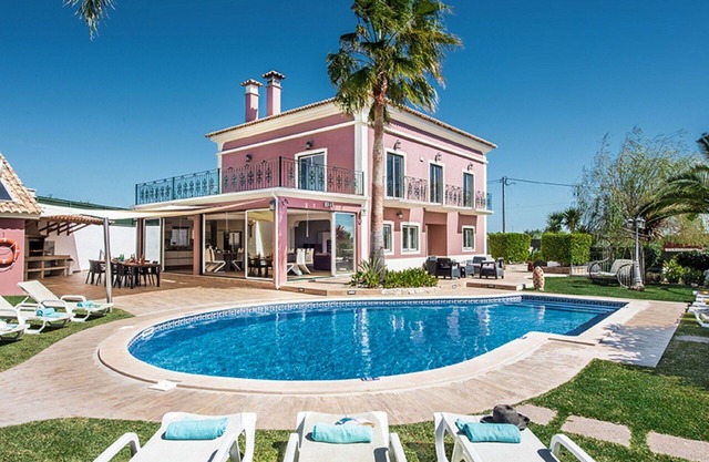 Beautiful private villa for 12 guests with private pool, A/C, WIFI, TV, patio and panoramic view