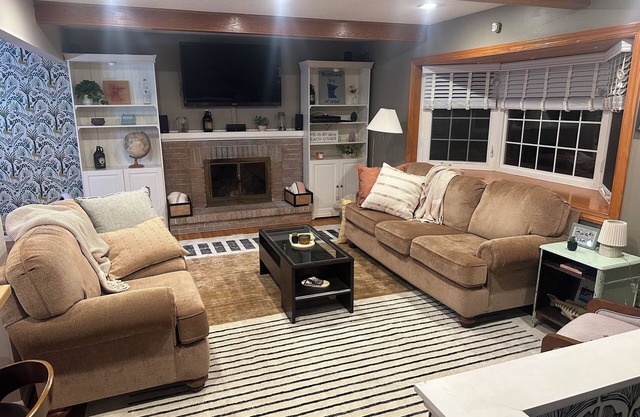 Beautiful, peaceful and oh so comfortable Twin City oasis