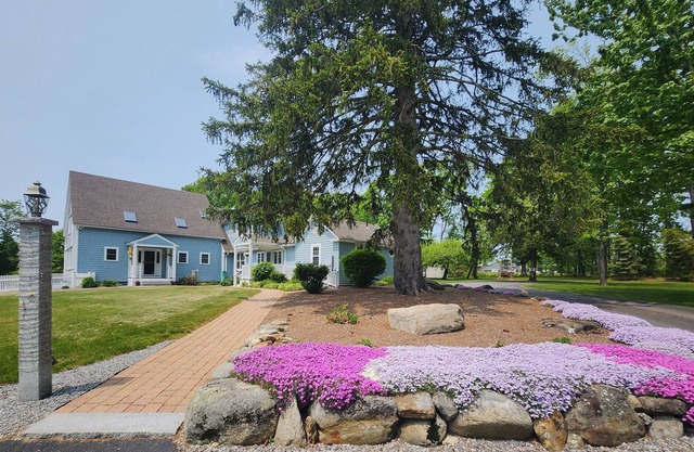 Beautiful Post & Beam home with 4 Bedroom, 2.5 baths, and a Hot Tub on back deck
