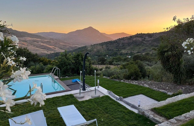 Beautiful private villa for 6 people with A/C, private pool, WIFI, TV and panoramic view