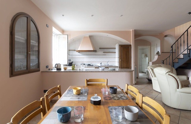 Beautiful private villa for 6 guests with WIFI, terrace, pets allowed and panoramic view