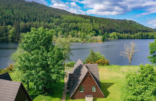 Beautiful private villa with hot tub, WIFI, TV, terrace, pets allowed and panoramic view