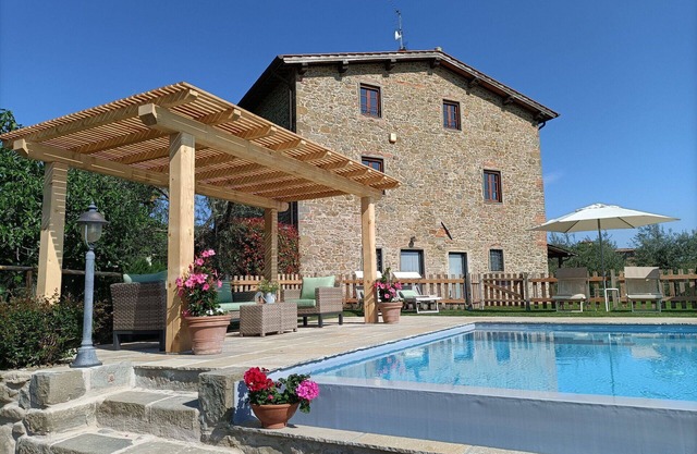 Beautiful private villa for 10 people with A/C, private pool, WIFI, TV, veranda and panoramic view