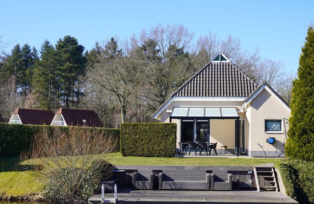 Beautiful private villa for 6 guests with WIFI, pool, TV, terrace and pets allowed