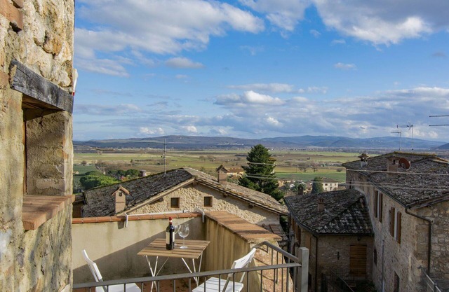 Beautiful private villa for 6 guests with WIFI, TV, terrace, pets allowed and panoramic view