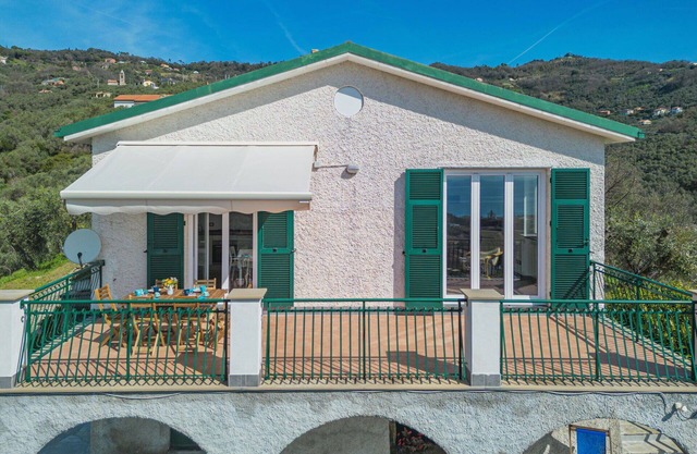 Beautiful private villa for 6 guests with A/C, WIFI, TV, patio and pets allowed