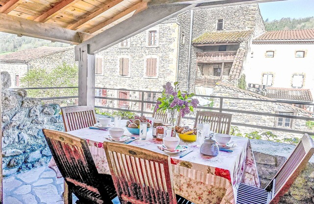 Beautiful private villa for 6 guests with WIFI, TV, terrace and pets allowed