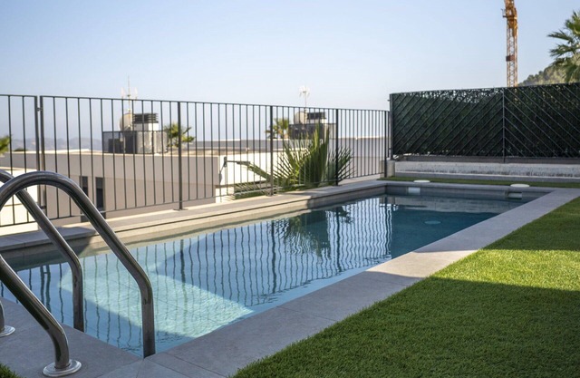 Beautiful private villa for 6 people with WIFI, A/C, private pool, TV and patio