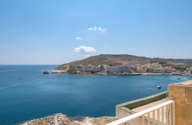 Beautiful seaviews, large terrace, cosy apartment in Gozo