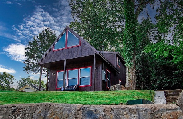 Beautiful Shabby-Chic Cabin Downtown Hot Springs