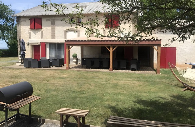 Bed and Breakfast 'La Pompadour' with Shared Pool, Shared Garden and Wi-Fi