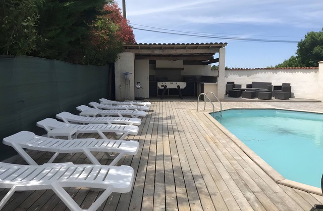 Bed and Breakfast 'Les Templiers' with Shared Pool, Shared Garden and Wi-Fi