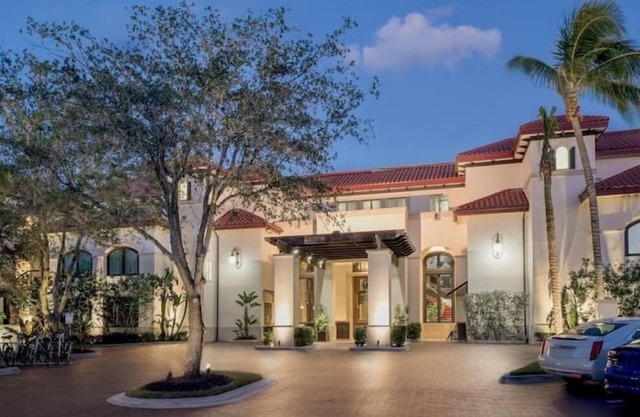Bellasera Resort 2 Bd Luxury Condo with Pool, Jazz Club and Restaurant