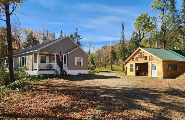 Belvidere Mountain Vista - Near Jay Smuggs Stowe Long Trail, Pet OK, Easy Access, Flexible Check-In!