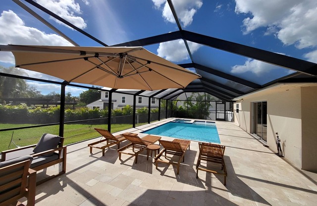 -BEST LOCATION- 10 mins from Beach and Mercato/ The Oasis of Naples