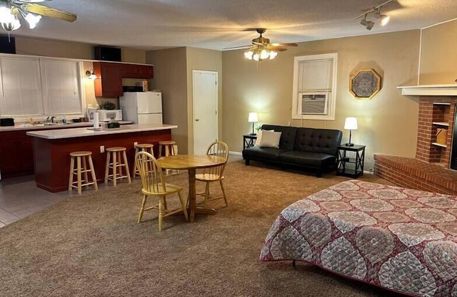 BEST Nauvoo Studio Apartment