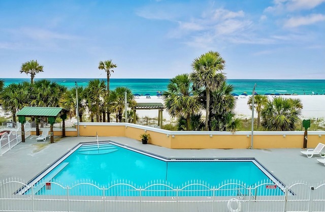 Best Place to Stay in Panama City! 4 Relaxing Units, Free Parking, Outdoor Pool