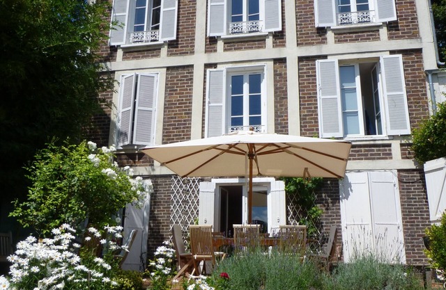 Between Paris and Versailles, charming townhouse Special Olympics