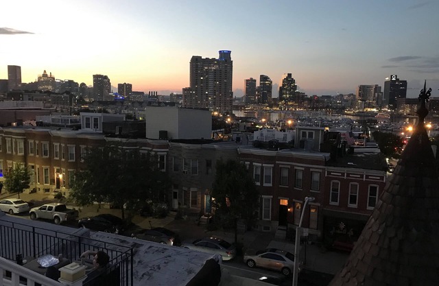 Big 3 story house near stadiums, aquarium, museums, 5 bedrooms, parking