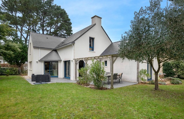 Big family house in Mesquer with garden