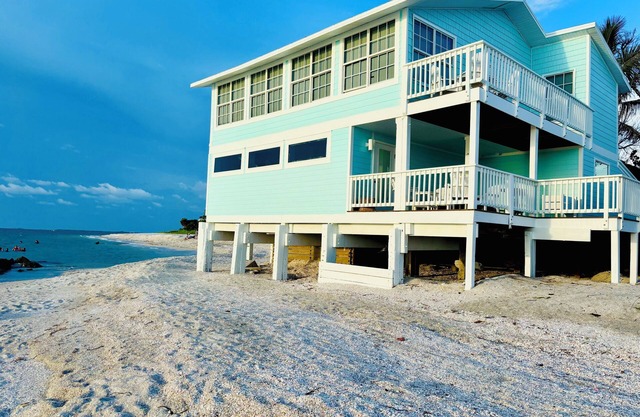 Big on the Beach House 6BR Home + Club Access, Private Dock & Stunning Views