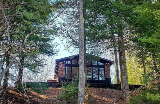 Black Bear Lodge: Crisp Air, Cozy Nights – Fall at Black Bear Lodge is Unforgettable
