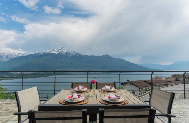 Blooms by the Lake by Rent all Como