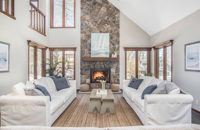 Blue Anchor Beach Home ⚓︎ Private Beach Access ⚓︎ Ample Parking ⚓︎ Lake Views