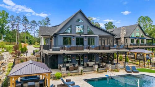 Blue Heron by AvantStay Lakefront Dock Pool Theater Sleeps 22