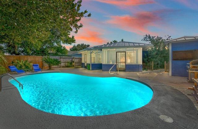 Blue Lagoon: Prvt Htd Pool, Sznl Hot Tub, FREE Daily Activities, Boho Chic Home!