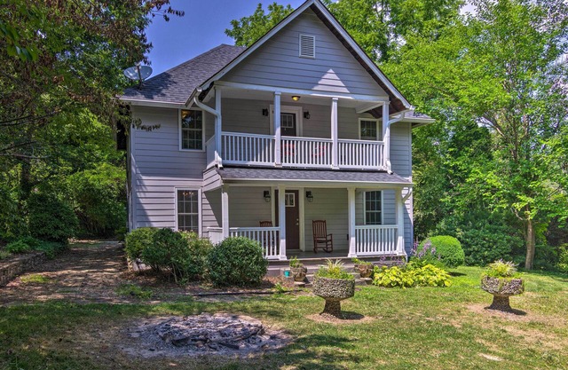 Blue Ridge Mountains Cottage w/Pergola & Fire Pit