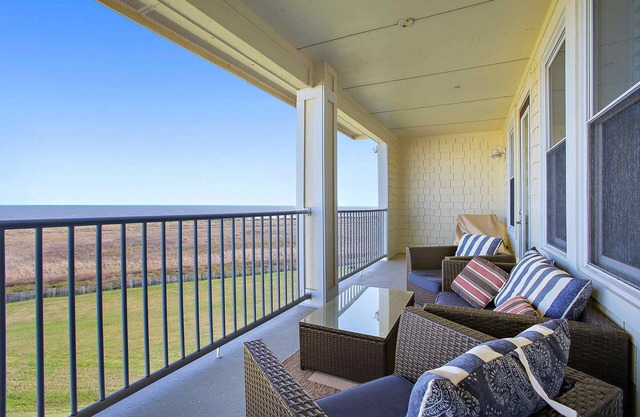 Blue Water View - Gorgeous Beachfront View - Brand New Elevator