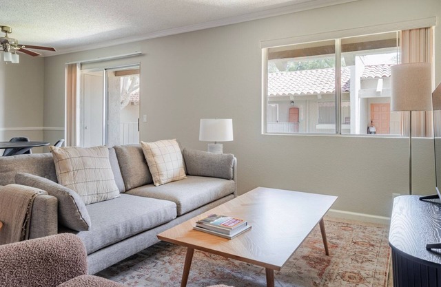 Blueground | Campbell, pool, nr Campbell Park