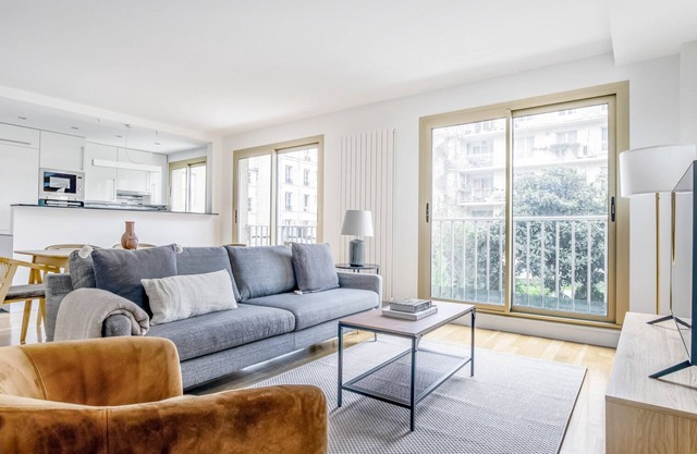 Blueground | Montmartre, furnished, elevator