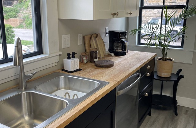 Blufftop Charmer above Downtown Dubuque. 3 bedrooms. Walkable to Downtown.