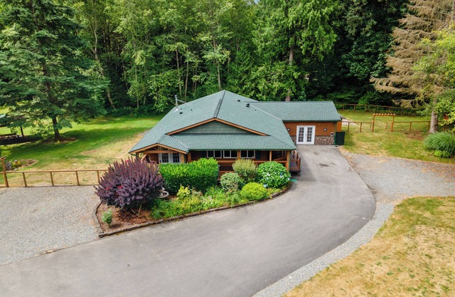 Bobcat Ranch- Dog Friendly Acreage in Issaquah's Mirrormont Neighborhood