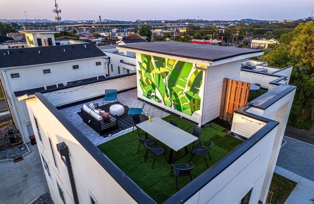 Bohemian Binary 232 & 234-2 Homes-Mins to Midtown