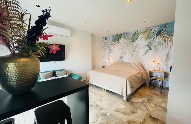 Bon Dia Studio seaview with Jacuzzi