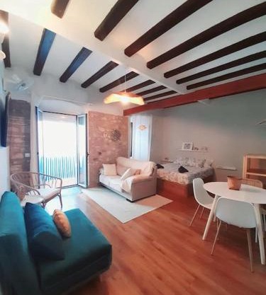 Bonito estudio en el centro. Ideal parejas.