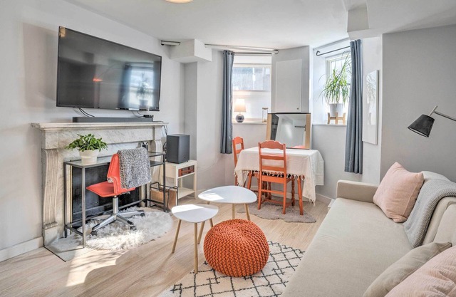 Boston Apartment: Walk to Beach & 2 Mi to Downtown