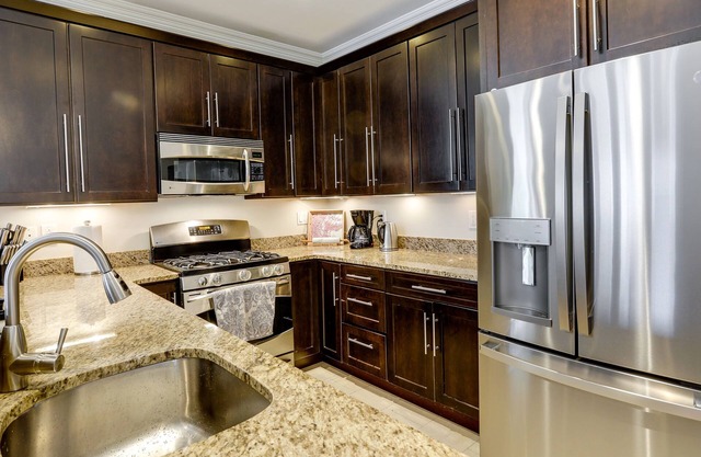 Boston Townhome 3br/2.5bth - Central Location - Logan Airport, BCEC, S. Station